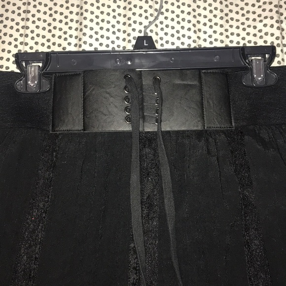 No Boundaries || Long Black Skirt - Picture 4 of 6